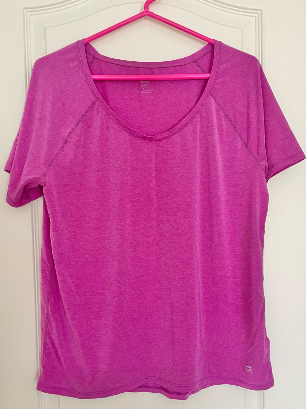 GAP Fit Breathr Women's Short Sleeve Scoop Neck Top - Fuchsia Pink Medium